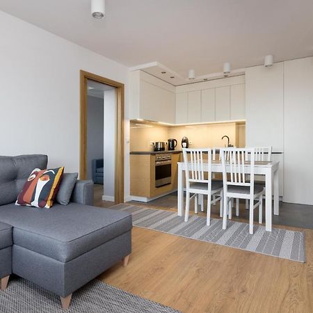 Ochota Homely Apartment وارسو المظهر الخارجي الصورة