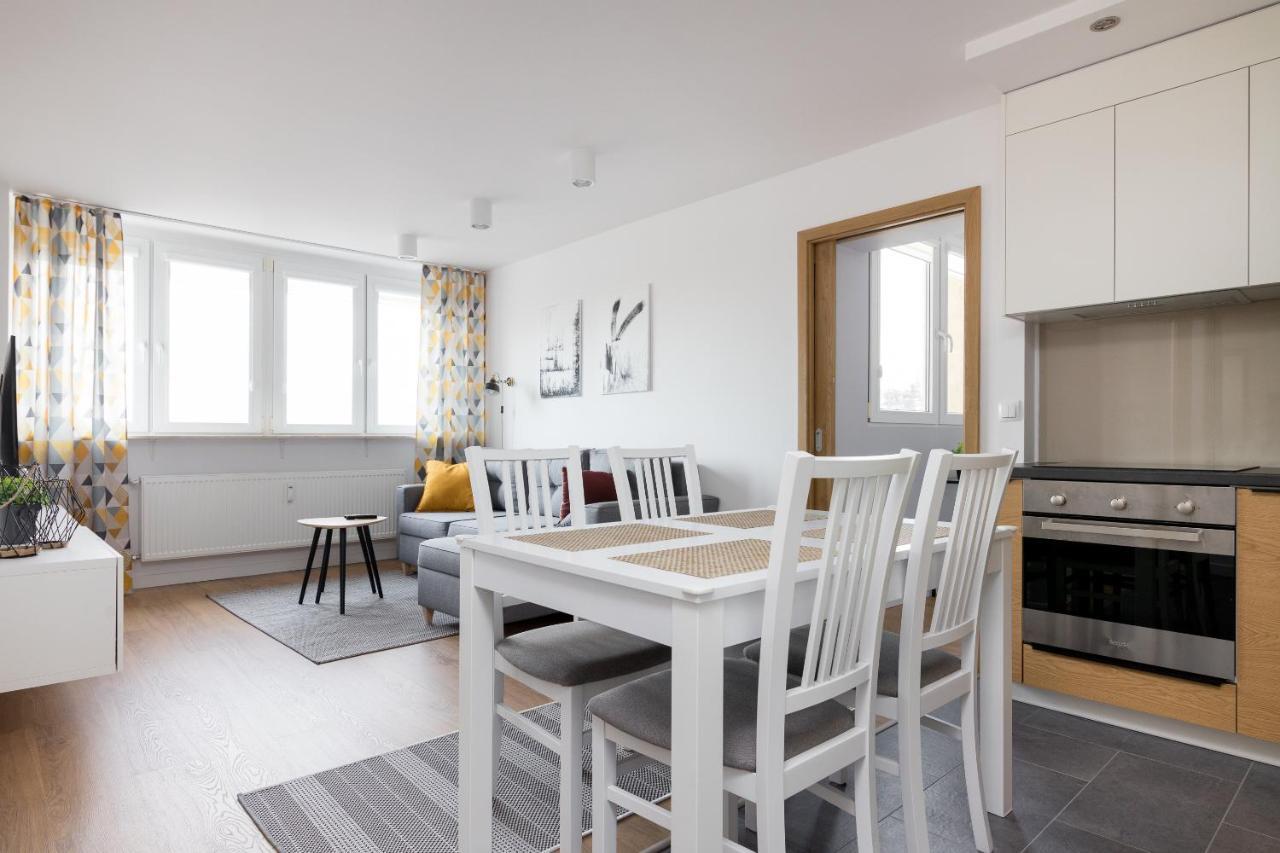 Ochota Homely Apartment وارسو المظهر الخارجي الصورة