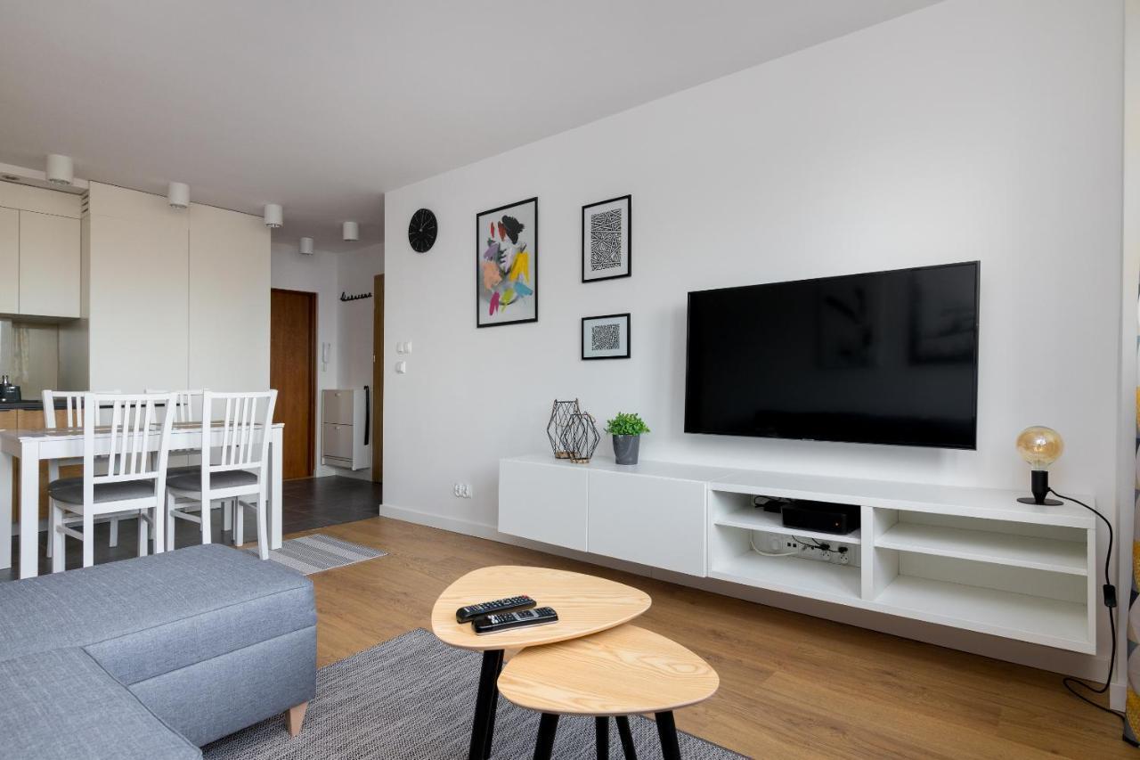 Ochota Homely Apartment وارسو المظهر الخارجي الصورة