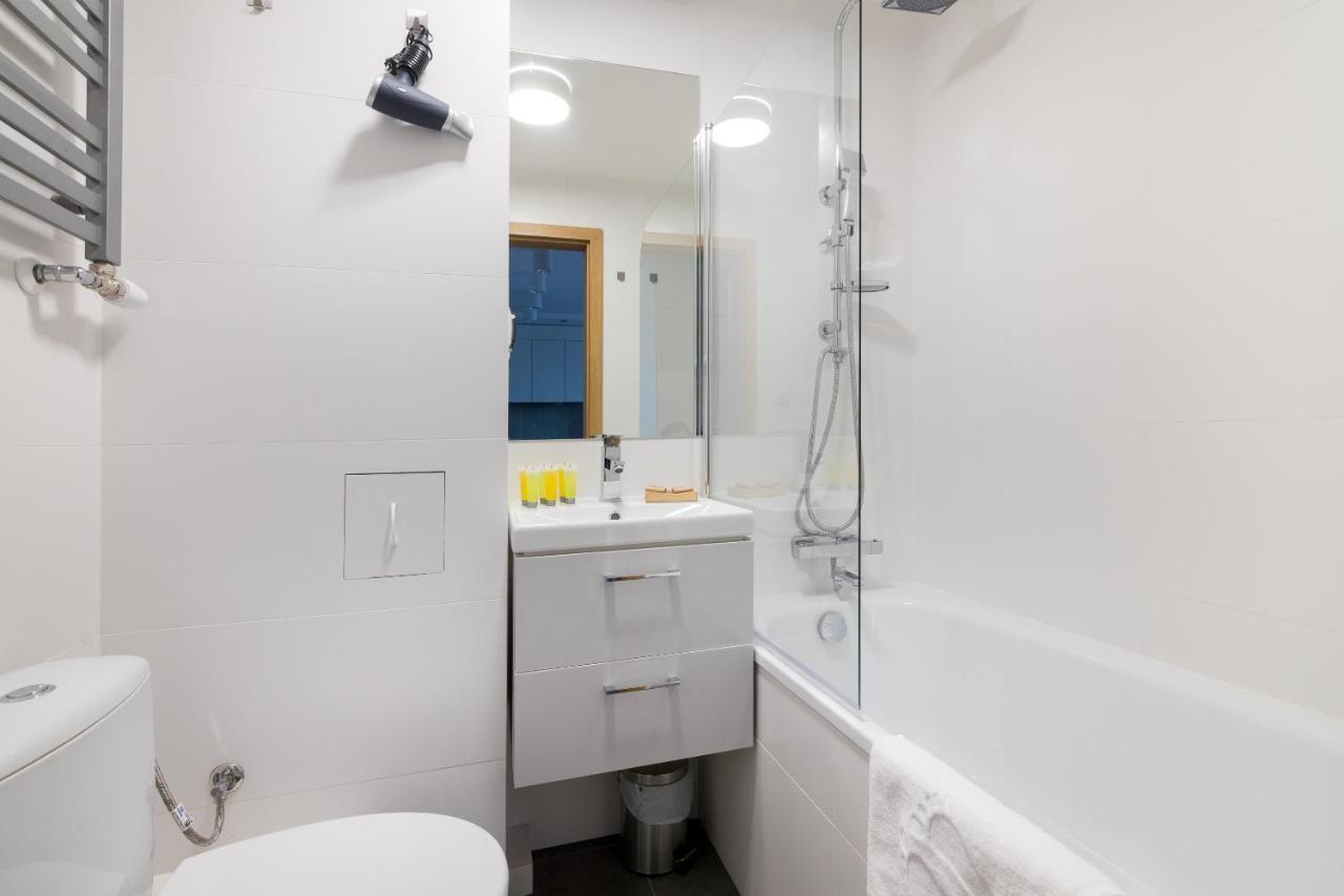 Ochota Homely Apartment وارسو المظهر الخارجي الصورة